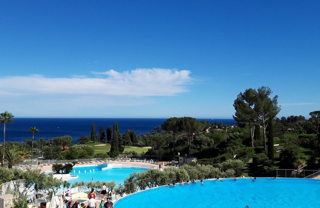 Cap Esterel "Sport Nature", T2 FULL SEA VIEW, 5 p , Swimming pool and Parking