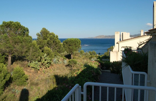 CAP RAS V 1-1 Spacious Apartment with sea views just 50 m. of the beach.