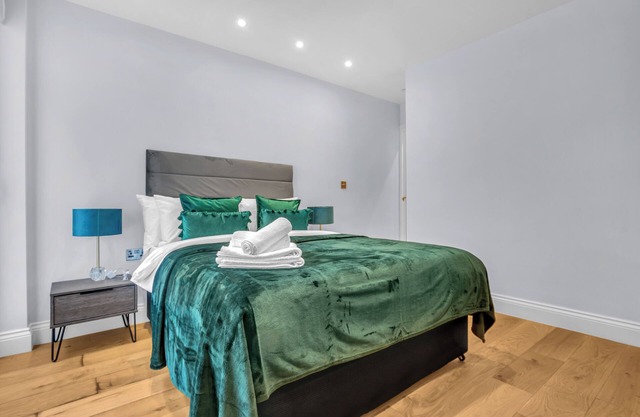 Capacious Three Bed Apartment in Slindon Court