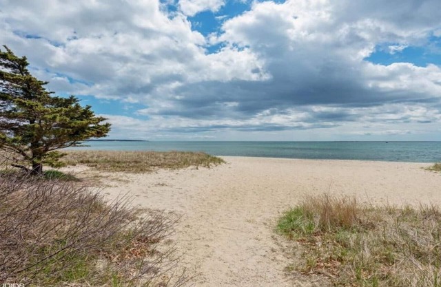 CAPE COD GEM- BEACH RENTAL 500 YARDS FROM BEAUTIFUL KEYES BEACH