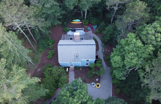 Cape Cod Retreat. Near Beaches and Amazing Pond