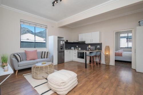 Cape Comfort - Central and Modern