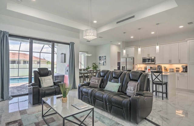 Cape Coral Home w/Screened-In Lanai + Pool!