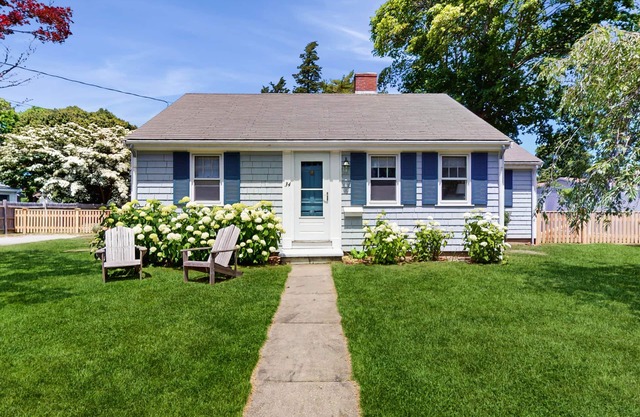 Cape house w/AC, walk to Park, ferries, dining & shops; close to rail trail