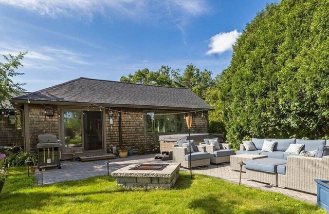 Cape Porpoise Retreat with Guest House