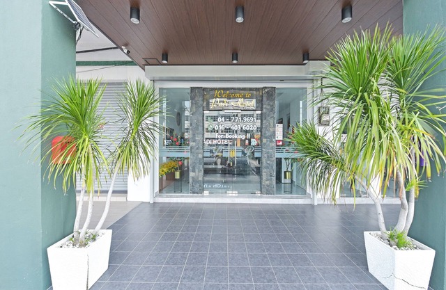 Capital O 90882 Padi Hotel