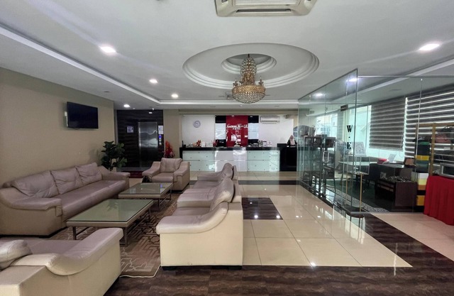 Capital O 91074 Grand World Hotel