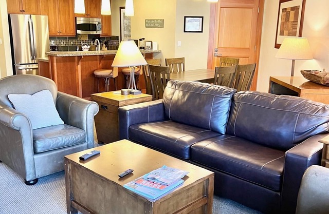 Capitol Peak Lodge-Snowmass Base Village: 50 ft. to Elk Camp gondola