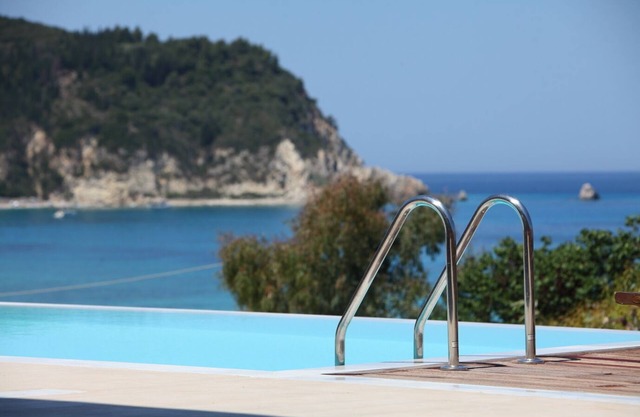 Capro - New 5-bedroom villa with private pool and stunning view!