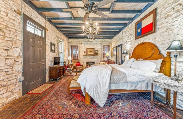 Captain James Beech House: Historic Stay Near TSU