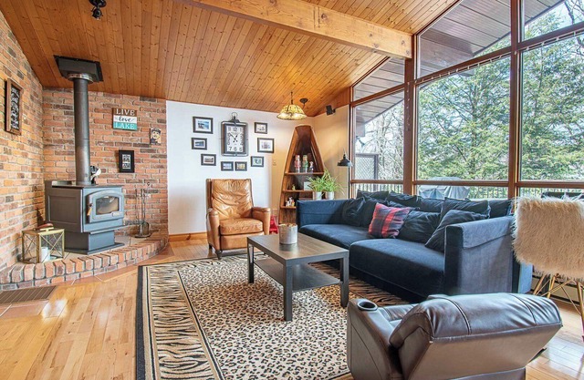 Captain's Landing - Three Bedroom Cottage, Sleeps 6