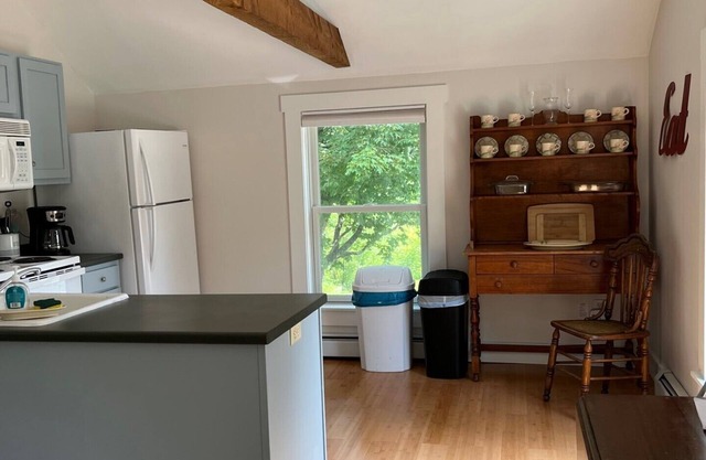 Captain's Quarters at Waldo Emerson Inn Carriage House, 2nd floor 2 bdrm/1 bath