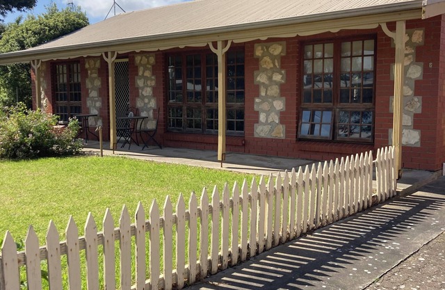 Captains Cottage. Pet Friendly . B/B. Free Wifi