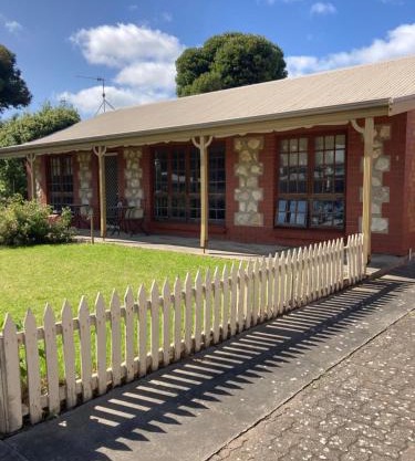 Captains Cottage - Pet Friendly Breakfast Included