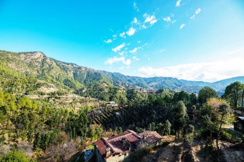 Captains Paradise Luxury Resort at Mukteshwar Hill Station