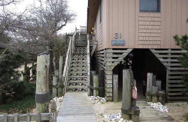 CAPTAINS QUARTERS - AN ALL INCLUSIVE VACATION RENTAL LOCATED IN SOUTHERN SHORES!