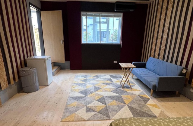 Captivating 1-Bed Studio in Borehamwood