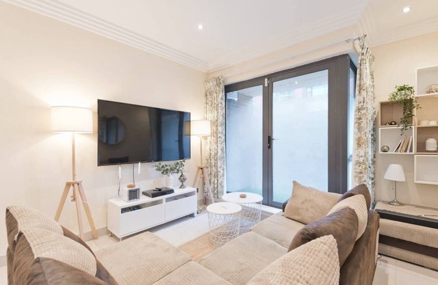 Captivating 2-Bed Apartment in Dublin 1