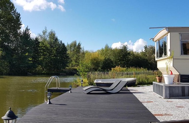 Carafun aan het water Ooltgensplaat