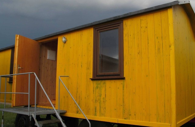 Caravan 2 left, 1 room with 2 beds - Caravans in Wangeliner garden with summer kitchen - use