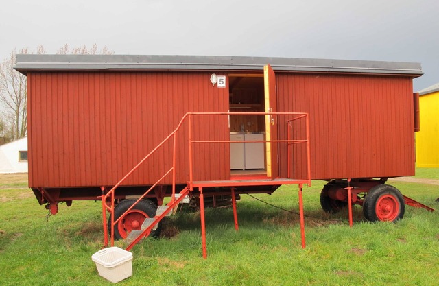Caravan 5 rooms left - Caravan in the Wangelin garden with summer kitchen -