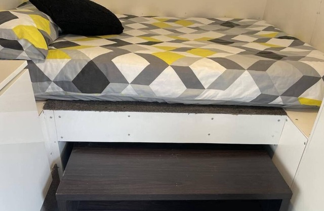 Caravan Accommodation Fully Furnished Wifi , Power, Water Clean and comfortable