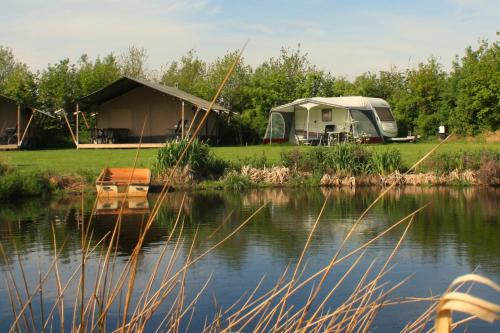 Caravan met wijds uitzicht