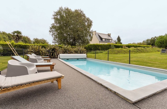 Caravan 'Tente Lodge Calme, Nature, Piscine' with Shared Pool and Shared Garden
