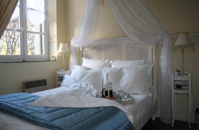 Carcassonne, elegant apartment overlooking central square