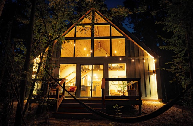 Cardinal, Charming Two-Bedroom Lakefront Cabin with Firepit (Cardinal)