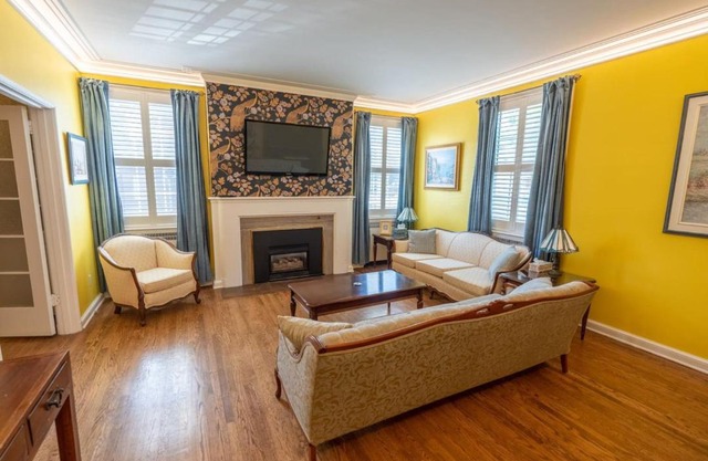 Cardinal Inn Romantic Room