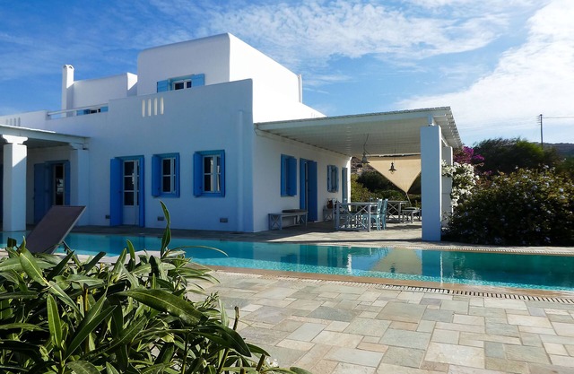 Care Naxos Cheerful 5 bedroom villa with pool on the beach