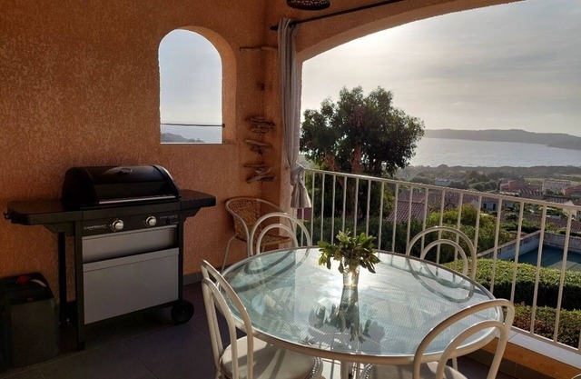 Cargèse sea view apartment in private residence with trees