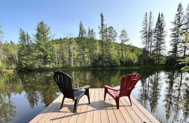 Caribou du Lac - Secluded Lakefront Cottage