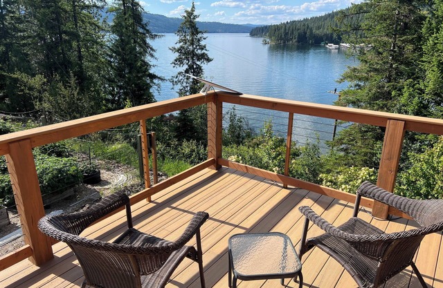 Carlin Bay Retreat on Lake Coeur d'Alene - Eagle Watch this Winter!