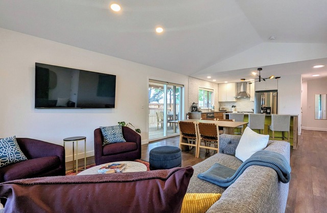 Carlton Crush Pad ~ Where Your Wine Country Getaway Comes to Life