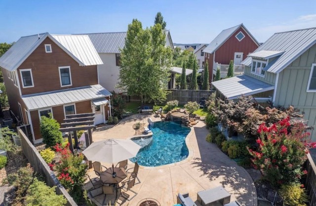 Carlton Landing Home with Guest House & Private Pool