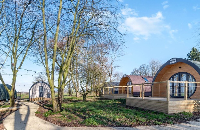 CARLTON MANOR POD 8, pet friendly, with a garden in Aldbrough