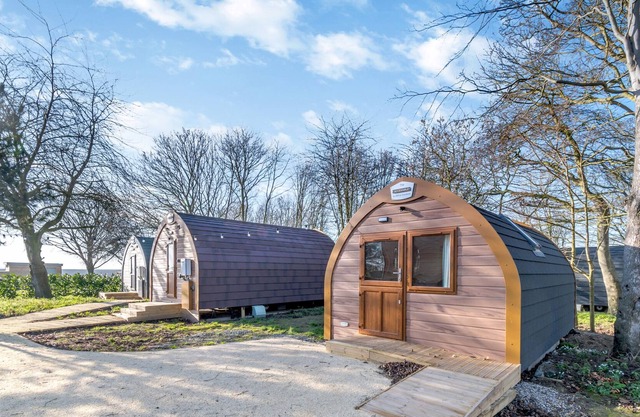 CARLTON MANOR POD 9, family friendly, with a garden in Aldbrough