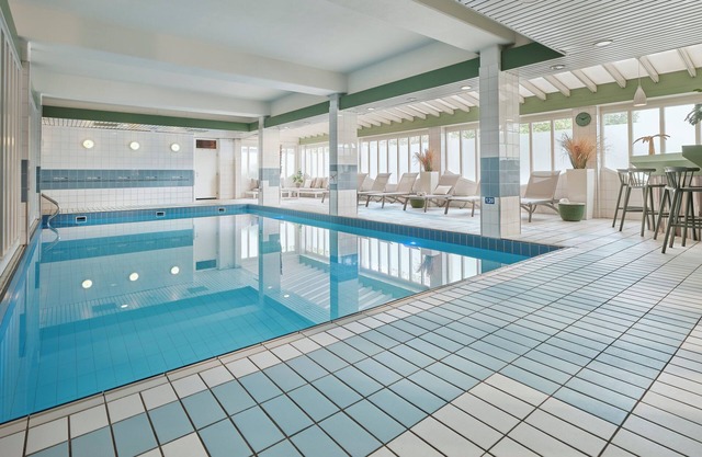 Carlton Oasis Hotel