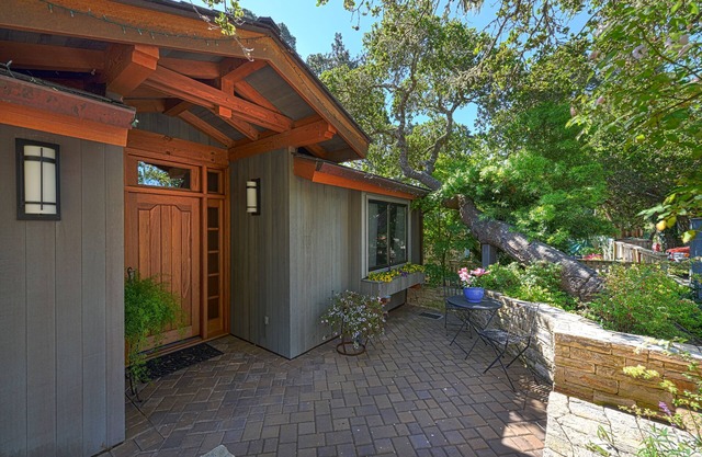 Carmel Beauty "The Great Escape" In Downtown Location