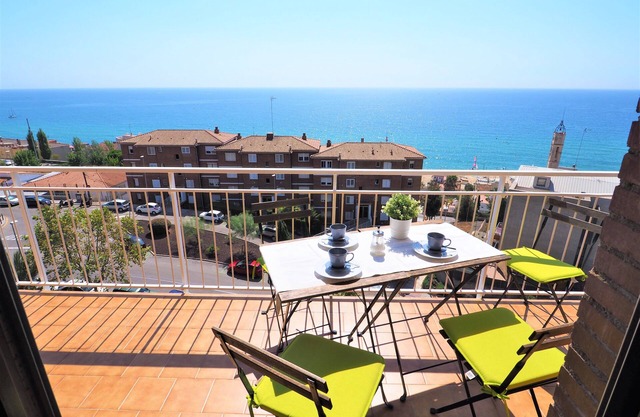 "CARMEN SEAVIEW & BEACH": sea view, beach, balcony, parking, wifi, SAT-TV