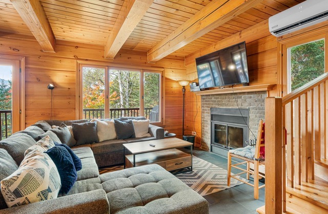 Carmen: waterfront chalet w/spa & sauna