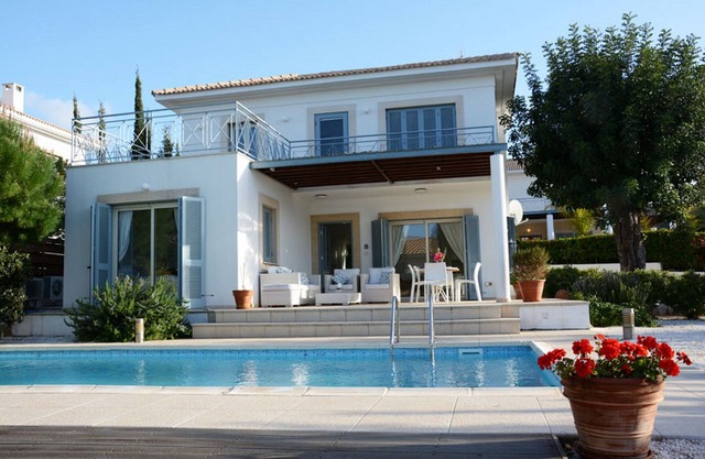 Carob Tree villa near The Centre