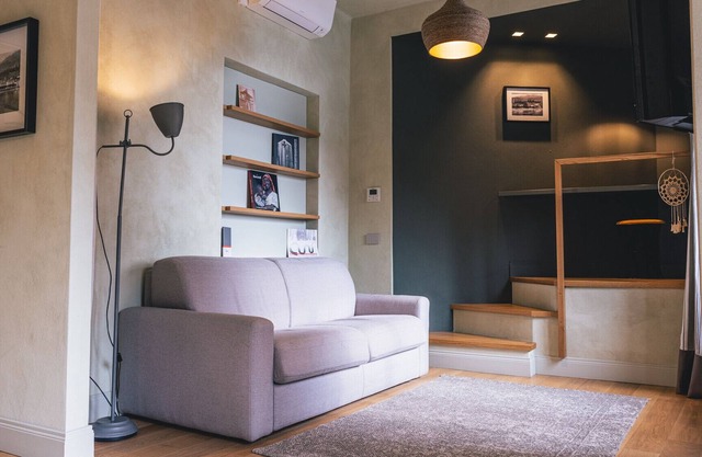 Carola B tastefully furnished apartment lakefront
