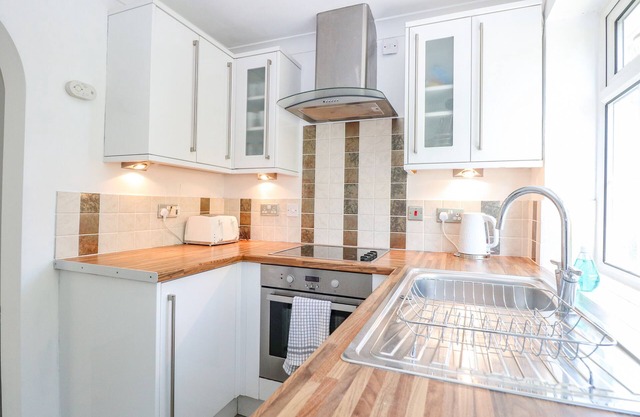 CAROTHAN, pet friendly, country holiday cottage in Winterton-On-Sea