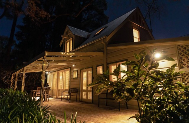 Carramar Coach House · Carramar Cottage - secluded nature retreat