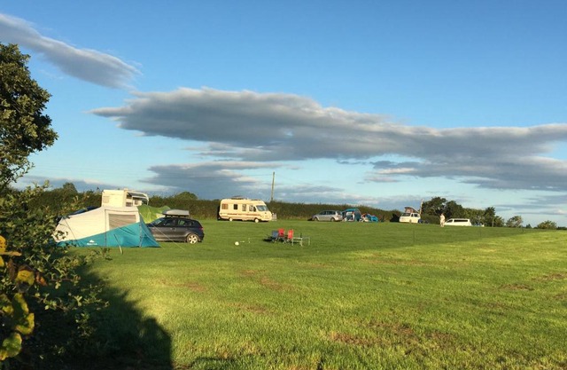 Carreg y Gwynt Campsite - Touring and tent pitches
