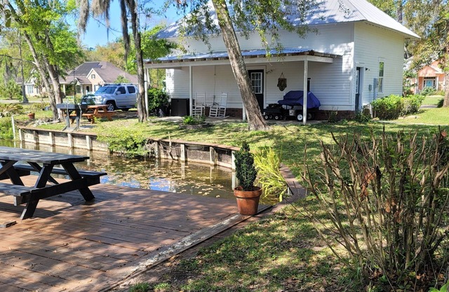 Carriage House Apt close to Cumberland Ferry, Kings Bay & Historic Downtown