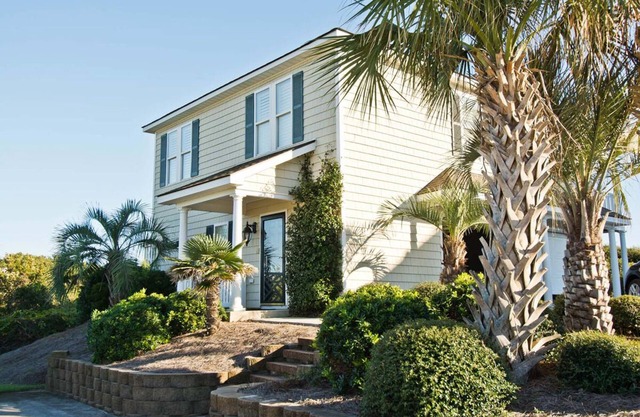 Carriage House at Water's Edge, Oceanfront in Salter Path, NC!